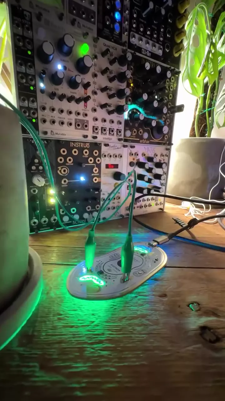 MIDI CONTROLLER BIOTRON – Playtronica